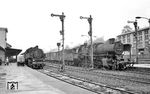 Im Bahnhof Aue trifft 50 1432 auf das Auer Urgestein 86 1001. (07.1976) <i>Foto: Burkhard Wollny</i>