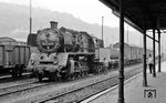 50 1459-2 (50 459) vom Bw Reichenbach (Vogtl)/Est Zwickau (Sachs) hat mit einem Nahgüterzug den Bahnhof Aue (Sachs) erreicht.  (07.1976) <i>Foto: Burkhard Wollny</i>