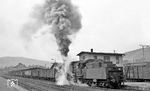 58 1345 hilft in Aue zwei V 100 über die Steigung nach Schwarzenberg.  (07.1976) <i>Foto: Burkhard Wollny</i>