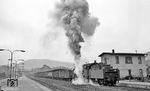 58 1345 ballert als Schiebelok hinter einem Güterzug nach Schwarzenberg aus dem Bahnhof Aue. (07.1976) <i>Foto: Burkhard Wollny</i>