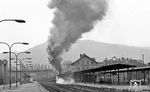 8.15 Uhr in Aue: 58 1345 schiebt einen Güterzug nach Schwarzenberg nach. (07.1976) <i>Foto: Burkhard Wollny</i>