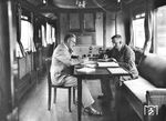 Auswertung von Funkmeldungen im ehemaligen Salonwagen Salon4 Pr 03 (Breslau, Baujahr 1903), ex "10 003 Ost", ab Mitte der 1920er Jahre "700 768 Bln". (1932) <i>Foto: RVM</i>