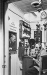 Blick in den Funkraum des fahrbaren Funkwagens der Deutschen Reichsbahn. (1932) <i>Foto: RVM</i>