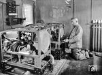 Aggregate im Funkwagen "702 203 Bln", dem früheren badischen Speichertriebwagen 6607. Wir sehen hier die damals modernste Technik!  (1932) <i>Foto: RVM</i>