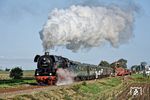 44 1593 (Societe Alsascienne de Constructions Mecaniques Graffenstaden, Baujahr 1943) nahe Beekbergen. Die VSM betreibt einen Dampfzugbetrieb auf ihrer eigenen 22 km langen Bahnstrecke Apeldoorn - Dieren in der niederländischen Provinz Gelderland im Osten des Landes, nicht weit von der Grenze zu Deutschland entfernt. Zum Einsatz kommen hauptsächlich ehemals deutsche Dampflokomotiven.  (01.09.2018) <i>Foto: Marcus Henschel</i>