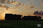 Sonnenaufgang über der Museumsbahn der VSM bei Beekbergen/NL mit 65 018 und 50 307. (02.09.2018) <i>Foto: Marcus Henschel</i>