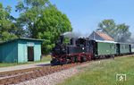Beim diesjährigen Bahnhofsfest in Mügeln kamen gleich zwei betriebsfähige IV K zum Einsatz - 99 584 und 99 574. Für 99 574 war es wohl einer der letzten Einsätze, da die Lok am 31.10.2018 Fristablauf hat. Hier erreicht sie den Hp Nebitzschen. (08.09.2018) <i>Foto: Andreas Höfig</i>