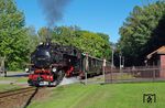 99 749 fährt mit dem "Reichsbahnzug" in Jonsdorf ein. (30.09.2018) <i>Foto: Andreas Höfig</i>