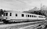 Nach den Erfolgen mit dieselgetriebenen Schnelltriebwagen bei der DR in den 1930er Jahren sollte auch die Eignung von elektrischen Triebwagen für den schnellen Fernverkehr erprobt werden. Im Jahr 1933 gab die DR drei Prototypen eines für 160 km/h ausgelegten zweiteiligen Schnelltriebwagens in Auftrag, die zunächst für die in Umstellung auf elektrischen Betrieb begriffene Strecke München—Berlin vorgesehen waren. Die Fahrzeuge elT 1900 bis elT 1902 mit der späteren Bauartbezeichnung ET 11 wurden in den Jahren 1935 bis 1937 geliefert und erprobt. Um verschiedene Antriebsformen vergleichen zu können, erhielten die drei Hersteller BBC, SSW und AEG weitgehend freie Hand bei der Ausführung der elektrischen Anlagen und Antriebskonzepte. So erhielt der elT 1900 einen Buchli-Antrieb, der elT 1901 einen Tatzlagerantrieb und der elT 1902 einen Kleinow-Federtopfantrieb. Alle drei Triebwagen waren beim Bw München Hbf beheimatet und kamen zunächst zwischen München und Berchtesgaden zum Einsatz. Das Bild zeigt elT 1901 a/b (ab 1941 ET 11 02 a/b) in Berchtesgaden Hbf.  (1936) <i>Foto: RVM</i>