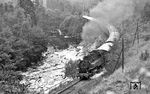 86 1245 mit einem Personenzug nach Blauenthal im Tal der Zwickauer Mulde bei Aue. (07.1976) <i>Foto: Burkhard Wollny</i>