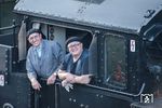 Nachdem die Geislinger Steige geschafft war, hat das Personal der 97 501 mit Lokführer Thomas Schenkel und Lotse Manfred Welzel gut lachen. (29.09.2018) <i>Foto: Joachim Schmidt</i>