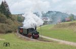 Lok 930 mit ihrem Sonderzug bei Kohlstetten. (01.10.2018) <i>Foto: Joachim Schmidt</i>