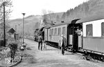 99 0231 ist mit P 14447 in Hasselrode eingetroffen und wartet auf die letzten Fahrgäste. (04.1981) <i>Foto: Karsten Risch</i>