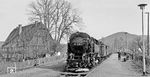 Irgendwie hat man es doch noch geschafft, alles im Zug unterzubringen und um 13.09 Uhr erhält 99 0231 mit P 14447 in Hasselrode endlich den Abfahrauftrag. (04.1981) <i>Foto: Karsten Risch</i>
