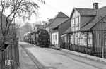 99 0246 rollt durch die Kirchstraße in Wernigerode. (04.1981) <i>Foto: Karsten Risch</i>