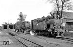 99 6102 und 99 0234 restaurieren im Bw Wernigerode. (04.1981) <i>Foto: Karsten Risch</i>