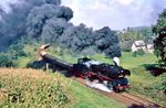 50 3666 (Bw Glauchau) mit dem legendären "Sandzug" Gag 56355 nach Glauchau bei Stollsdorf zwischen Rochlitz und Narsdorf. (25.09.1986) <i>Foto: Wolfgang Bügel</i>