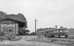 182 004/003 (ex SVT 137 278, Bauart "Köln") als DMV-Sonderzug im Bahnhof Lindenberg-Glienicke auf der Strecke Beeskow - Königs Wusterhausen. (06.10.1975) <i>Foto: Karsten Risch</i>