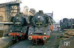 41 1137 (Bw Güsten) und 41 1185 im 1856 in Betrieb genommenen Bw Staßfurt. Bis 1988 wurden von dort aus Dampfloks der Baureihen 41 und 50.35 im planmäßigen Personen- und Güterzugverkehr eingesetzt. Der über 100 Jahre alte Ringlokschuppen (links) mit dazugehöriger 20m-Drehscheibe konnte 24 Lokomotiven beherbergen. Heute werden die umfangreichen Anlagen und Hochbauten sowie die Fahrzeuge des Traditions-Bw durch die engagierte Arbeit der Vereinsmitglieder der Eisenbahnfreunde Traditionsbahnbetriebswerk Staßfurt e.V. gepflegt und für die Nachwelt erhalten.  (26.09.1986) <i>Foto: Wolfgang Bügel</i>