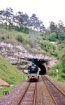 Ein verbotenes Bild: Für eine private Fotosession wurde 02 0201 am Sonnenburgtunnel im Pegnitztal von der Vorspannlok abgekuppelt. Lokführer Rindelhardt und Heizer Vöckler baten damals ausdrücklich darum, das Bild nicht zu veröffentlichen, um nicht in Schwierigkeiten zu geraten. Wir denken, dass wir es mehr als 30 Jahre später aber riskieren können. (21.06.1985) <i>Foto: Joachim Bügel</i>