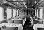 Gedeckte Tische im Speiseraum eines dreiteiligen SVT der Bauart "Köln" - ein Einblick in die vornehme Reisekultur der 1930er Jahre. (1938) <i>Foto: RVM</i>