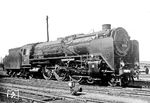 Im EAW Grunewald stellt sich die Baumusterlok 01 001 dem Fotografen. Von März bis Juni 1926 war sie mit dem Messwagen 2 der Grunewalder Versuchsabteilung auf der Strecke Berlin Anhalter Bf—Erfurt—Eisenach unterwegs und mit zahlreichen Einrichtungen u.a. zur Ermittlung des Dampfverbrauchs ausgerüstet.  (1926) <i>Foto: RVM-Filmstelle Berlin</i>