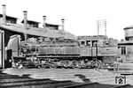 Stolz präsentiert das Personal seine 93 1040 im Heimat-Bw Letmathe, an der Strecke Hagen/Westf—Finnentrop gelegen. (1933) <i>Foto: DLA Darmstadt (Bellingrodt)</i>