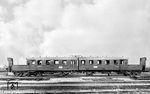 Der Wittfeld-Akkutriebwagen wurde in drei Lieferserien von 1907 bis 1913 in einer Stückzahl von 92 Einheiten für die Königlich Preußischen Staatseisenbahnen gebaut. Hersteller der 1910 gebauten Fahrzeugeinheit "391/392 Mainz" waren die Firmen van der Zypen & Charlier und SSW. Die Porträtaufnahme zeigt den Triebwagen in Darmstadt. Im März 1926 war er vom Bw Lennep zum Bw Darmstadt umbeheimatet worden, im Oktober 1933 wechselte er zum Bw Cottbus. Dort wurde er 1961 ausgemustert.  (1931) <i>Foto: DLA Darmstadt (Maey)</i>