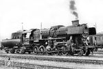 Die ehemalige Kondenstenderlok 52 2008 erhielt bei der DR neben einem Wannentender am 10.06.1968 auch einen Giesl-Flachejektor sowie einen "normalen" Oberflächenvorwärmer. In diesem Zustand war sie beim Bw Kamenz bis Mitte der 1970er Jahre im Einsatz, hier aufgenommen in Dresden.  (16.04.1972) <i>Foto: Slg. Schmidt</i>