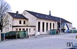 Im Rahmen der „Regionale 2006“ wurde im Rahmen der Sanierung alter Bahnhöfe und der Bahnstrecke Solingen - Remscheid - Wuppertal ein kompletter Neubau des Bahnhofs Remscheid Hbf beschlossen. Im Zeitraum zwischen Dezember 2006 und Februar 2007 wurde das alte Bahnhofsgebäude abgerissen. Um die alte Fußgängerüberführung zu ersetzen, wurde bereits im November 2006 durch das THW eine Behelfsbrücke aufgebaut, die bis zur Fertigstellung des Neubaus in Betrieb war. Das geplante Schaufenster der Wirtschaft wurde mangels Investoren allerdings nicht gebaut, stattdessen wurden Grün- und Freizeitanlagen angelegt. Im April 2009 wurde der neue Remscheider Hauptbahnhof eröffnet.  (12.2006) <i>Foto: Wilfried Sieberg</i>