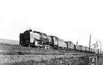 Mit diesem kurzen Güterzug wurde die Erfurter 43 017 bei Gerstungen sicherlich nicht überfordert. Die 1928 bei Henschel in Kassel gebaute Lok erhielt 1930 versuchsweise große Windleitbleche. Bei der DR war sie noch bis Ende 1965 im Einsatz, zuletzt beim Bw Wittenberge.  (31.05.1939) <i>Foto: RVM-Filmstelle Berlin (Bellingrodt)</i>