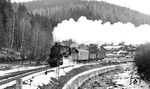Nachdem in Antonsthal ein paar Braunkohlenwagen angehängt wurden, geht es für 58 1758 weiter in Richtung Breitenbrunn. (02.1976) <i>Foto: Burkhard Wollny</i>