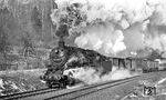 58 1758 mit ihrem Güterzug aus Aue kurz vor Schwarzenberg-Neuwelt. (02.1976) <i>Foto: Burkhard Wollny</i>