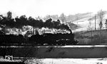 Nach einem kurzen Aufenthalt in Breitenbrunn geht es für 58 1758 weiter nach Erlabrunn. (02.1976) <i>Foto: Burkhard Wollny</i>