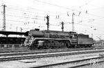 Die 1962 aus 01 224 rekonstruierte 01 504 (Bw Erfurt) besitzt hier noch ihre Boxpok-Räder und eine Umlaufschürze - beides wurde in späteren Jahren wieder demontiert. Als einzige Lok der Baureihe 01.5 besaß sie einen Giesl-Flachejektor und einen Zierstreifen auf der Teilverkleidung. Die Ölfeuerung erhielt sie erst am 12.02.1965.  (25.05.1964) <i>Foto: Helmut Röth</i>
