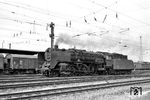 Die Erfurter 01 205 rollt durch den Bahnhof Bebra. 1964 wurde sie in 01 529 umegbaut. (26.05.1964) <i>Foto: Helmut Röth</i>