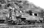 Am gleichen Tag wie 97 024 wurde auch 97 026 im Heimat-Bw Linz (Rhein) für den Fotografen in Position gefahren. Die 1916 bei Borsig in Berlin gebaute Lok wurde zunächst als "9005 Cassel" in Dienst gestellt, 1921 in "9012 Köln" umgezeichnet. Sie wurde 1931 als Werklok an die Zeche Carolus Magnus in Essen-Borbeck verkauft. (03.05.1931) <i>Foto: DLA Darmstadt (Maey)</i>
