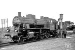 54 1537 (Bw München Hbf) ergänzt ihre Wasservorräte auf dem Kanal im Bw Buchloe. Die bayerische G 3/4 H enstand 1919 bei Maffei in München. Letzte Dienststelle war das Bw Nürnberg Rbf. Gemäß HVB-Verfügung 21.213 Fuv 206 vom 9. November 1953 erfolgte die Ausmusterung per 21.11.1953 durch die BD Nürnberg.  (1938) <i>Foto: Ernst Schörner</i>
