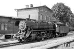 Die Magdeburger 44 031 pausiert im Bahnhof Ilberstedt.  (19.08.1967) <i>Foto: Lutz Hornung</i>
