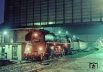 Nur freitags verkehrte der Autoreisezug D 1101 nach München Ost, der im Sommerfahrplan 1975 mit einer Saalfelder 01.5 bespannt war. Im Bahnhof Berlin Zoologischer Garten steht gegen 20.45 Uhr die Saalfelder 01 0501 für die Fahrt bis Probstzella bereit. (25.07.1975) <i>Foto: Karsten Risch</i>