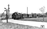 Vor der Kulisse des Eisfelder Schlosses überquert 99 221 auf dem Weg nach Unterneubrunn die Schleusinger Straße unweit der Haltestelle Eisfeld Stadt. 1944 wurde sie nach Norwegen abgegeben, wo sie nach dem Krieg verblieb.  (22.05.1939) <i>Foto: RVM-Filmstelle Berlin (Bellingrodt)</i>