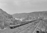 DR 242 188 (Bw Leipzig Hbf West) mit dem D 906 (Dresden - Erfurt) bei der Durchfahrt im Haltepunkt Freital Hainsberg West auf dem Güterzuggleis. (18.04.1974) <i>Foto: Hans-Joachim Simon (Archiv Ludger Kenning)</i>