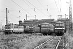 Lokparade im Bw Halle P mit 242 209, 242 213, 242 106, 211 053 und 244 044. (02.08.1974) <i>Foto: Hans-Joachim Simon (Archiv Ludger Kenning)</i>