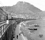 DR 242 277 (Bw Karl-Marx-Stadt) mit P 8721 unterhalb der Festung Königstein kurz vor dem gleichnamigen Haltepunkt. (14.05.1979) <i>Foto: Hans-Joachim Simon (Archiv Ludger Kenning)</i>