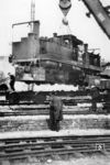 Mangels einer Druckluftbremse stand 99 162 im Odenwald nur für Notfälle bereit, wodurch sie im April 1939 lediglich auf 2 Einsatztage kam. Daher verfügte die RBD Karlsruhe, die Lok auf Druckluftbremse umzubauen, sodass die Lok nur 14 Tage nach ihrer Ankunft wieder verladen und dem RAW Aalen zugeführt wurde. Bei einer L0-Ausbesserung erhielt sie vom 15. Mai bis 4. September 1939 eine Westinghouse-Bremse sowie die in Mudau mittlerweile übliche Lok- und Zugbeleuchtung. Warum dies gut 4 Monate dauerte, ist nicht bekannt.  (04.1939) <i>Foto: Slg. Rudolf P. Pavel</i>
