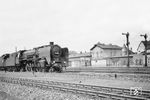 03 082 vom Bw Stargard (Pom) im Bahnhof Angermünde. Die ursprünglich mit Abdampfinjektor an das Bw Stralsund gelieferte Lok besitzt inzwischen den üblichen Oberflächenvorwärmer und ist in Pommern beheimatet (vgl. Bild-Nr. 80212). Ende des Zweiten Weltkriegs in Polen verblieben, leistete sie als Pm2-10 noch bis 1977 in Bydgoszcz (Bromberg) Dienst. (1936) <i>Foto: Privatfoto</i>