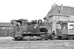 Die ursprünglich an die Heerestechnische Prüfungsanstalt gelieferte Lok 6 (Henschel 1914, Fabrik-Nr. 12879) der Nordhausen - Wernigeroder Eisenbahn (NWE) erhielt bei der Reichsbahn die Betriebsnummer 99 6101 und ist bis heute bei der Harzer Schmalspurbahn GmbH (HSB) im Einsatz. Ihre Stammstrecke war jahrzehntelang die Selketalbahn von Gernrode nach Harzgerode bzw. Straßberg. (22.10.1977) <i>Foto: Gerhard Moll</i>