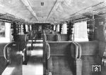 Blick in die Plüschsofa-Einrichtung der 2. Klasse eines SVT 137, Bauart "Köln".  (1938) <i>Foto: RVM</i>