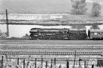 01 530 vom Bw Erfurt P an der Saale im Bahnhof Weißenfels kurz vor der Abzweigstelle Burgwerben. (28.06.1965) <i>Foto: Gerhard Illner</i>
