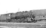 44 003 war eine von 10 Erprobungsträgern einer fünffach gekuppelten Güterzug-Einheitsdampflokomotive der Gattung G 56.20 mit Drillingstriebwerk. Neun Lokomotiven wurden dem Bw Weißenfels zugeteilt, 44 009 gelangte kurzzeitig zur Rbd Stuttgart. Alle Loks waren zunächst wegen fehlender Streckenzulassung abgestellt. 44 003 war vom 13.07.1929 bis 01.06.1936 beim Bw Rothenkirchen (Ofr) beheimatet, wo auch diese Aufnahme entstand. Aufgrund einer HV-Verfügung erhielt die Lok am 12.09.1929 den kleinen 2'2 T 30-Tender der Hofer 02 007. Die Tenderbauart besaß nur ein Drehgestell, die dritte und vierte Achse waren im Hauptrahmen gelagert.  (15.08.1933) <i>Foto: DLA Darmstadt (Bellingrodt)</i>
